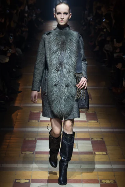 Look 24